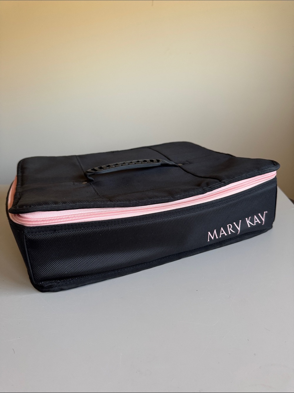 RARE Mary Kay Black & Pink Insulated Full Zip Carry Case *Empty*